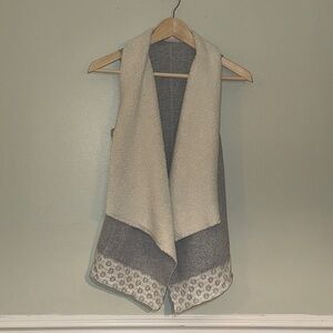 Altar'd State Open Front Sherpa Vest Size Small Gray Bohemian